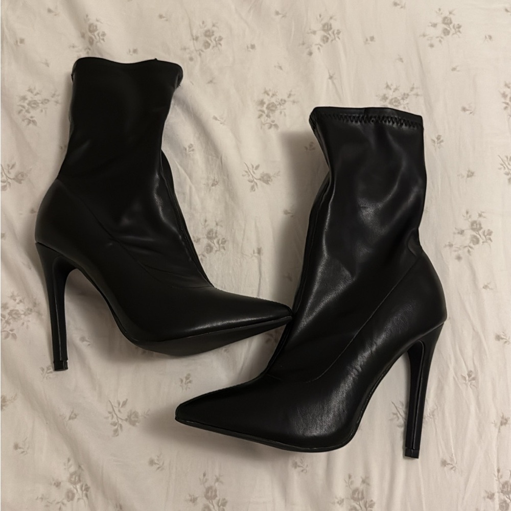 Elegant Black Stiletto Boots